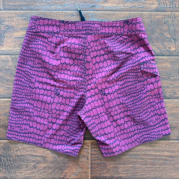 Volcom Size 32 Boardshort - Reptile Print - Picture 2 of 4